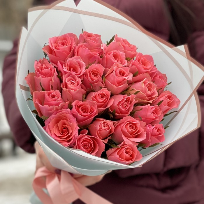 25 коралловых роз Эйс Пинк